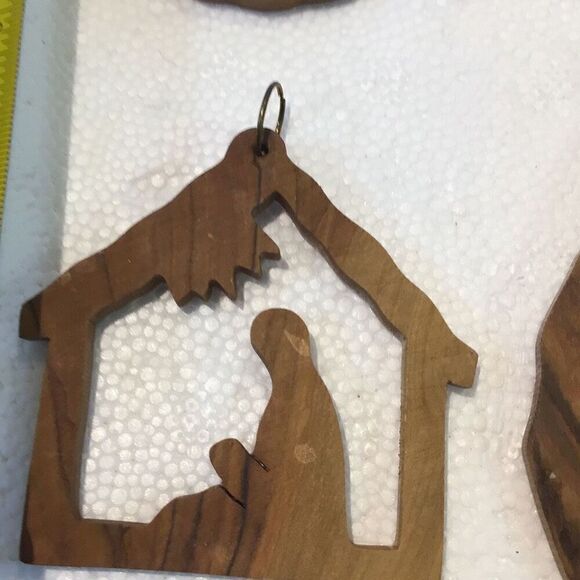 Ornaments set of 4 wooden carved Mangers - Picture 5 of 6